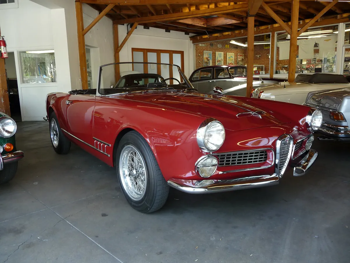 10 Best Alfa Pasáž and Functionalist Arcades in Brno