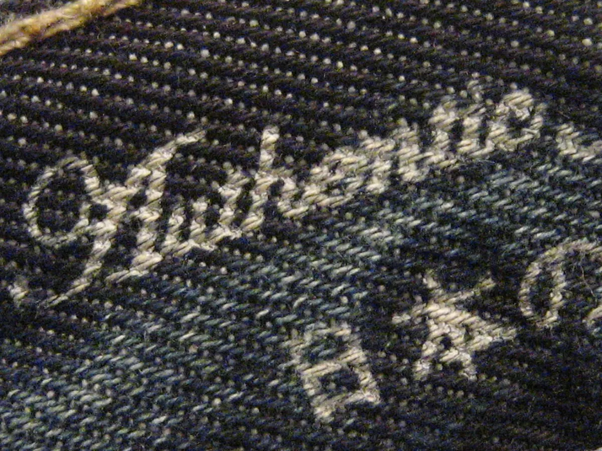 Authentic Moldavite Shopping Guide: Český Krumlov 2026