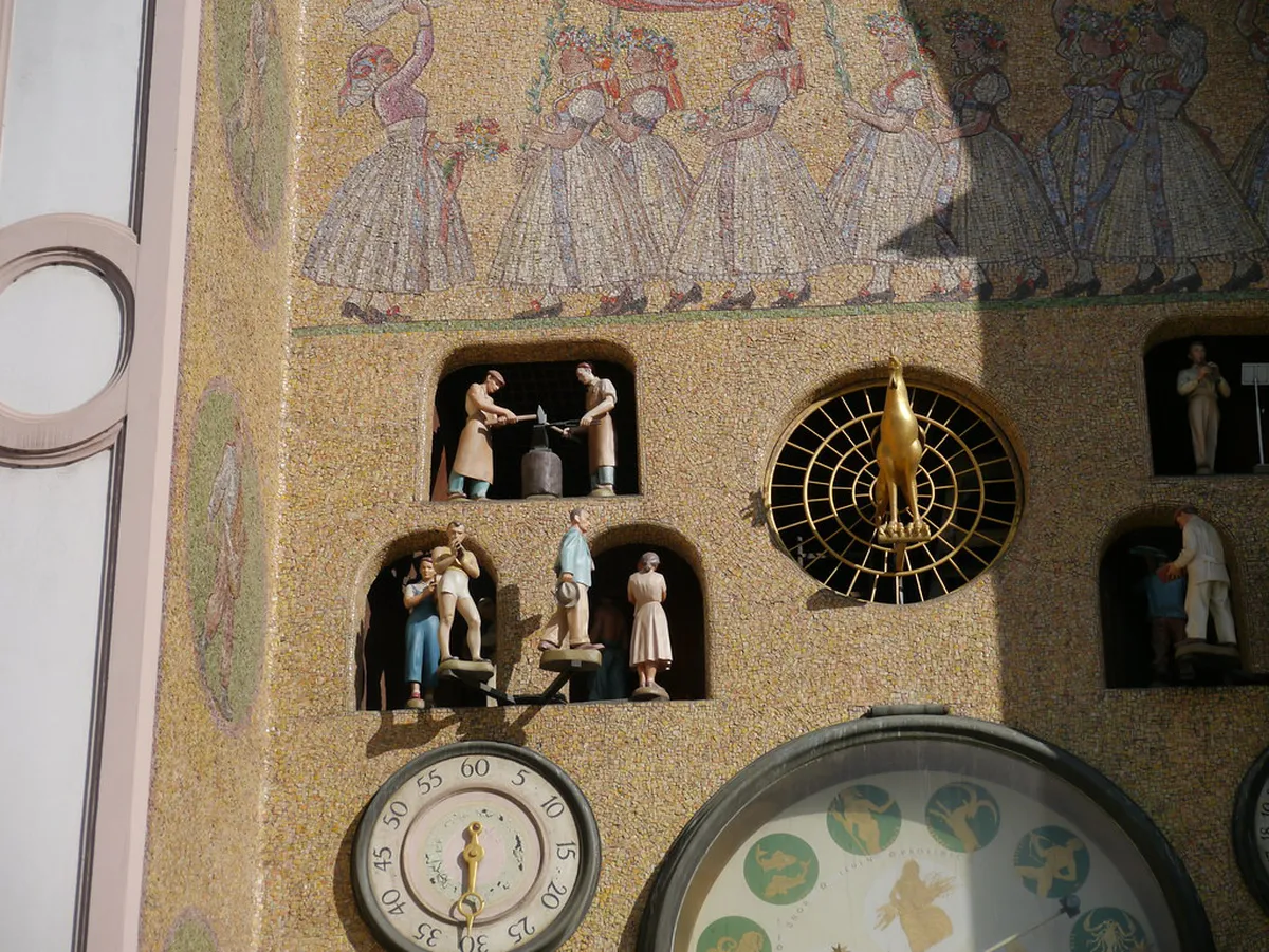 Olomouc Astronomical Clock Guide: How to See the Show